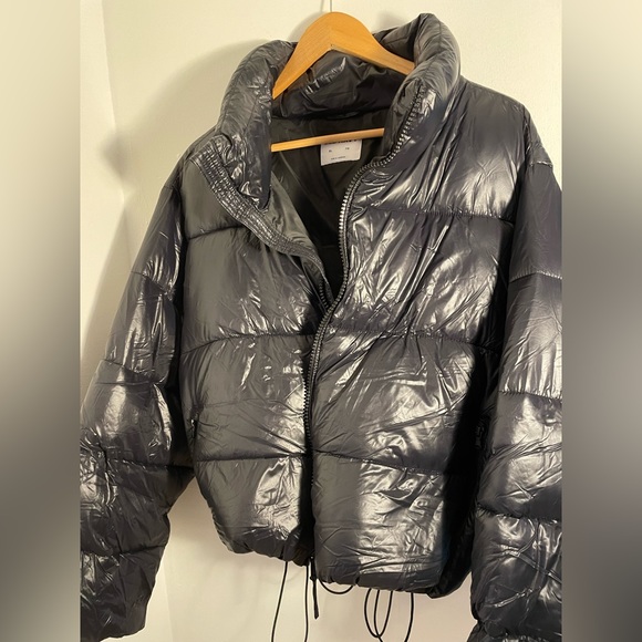 Black puffer coat - Picture 1 of 3